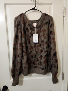 Women's Off Shoulder Leopard Print Fuzzy Sweater - XXXL (22)